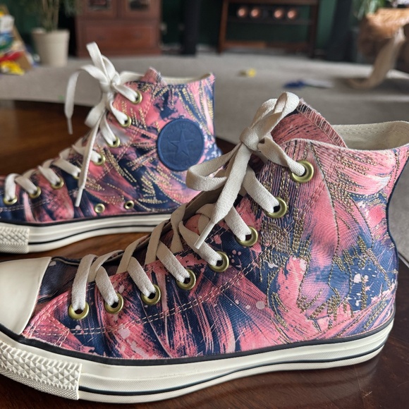 Converse All Stars Shoes - ✨ Converse Chuck Taylor All Star Hi - Feather Print ✨